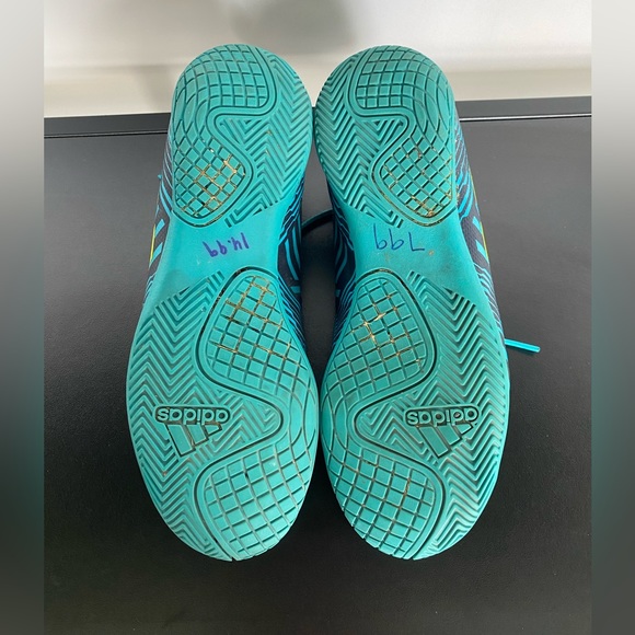 Adidas Nemeziz Size 5 Mens/ Kids Athletic Indoor Soccer Shoes - Picture 9 of 10